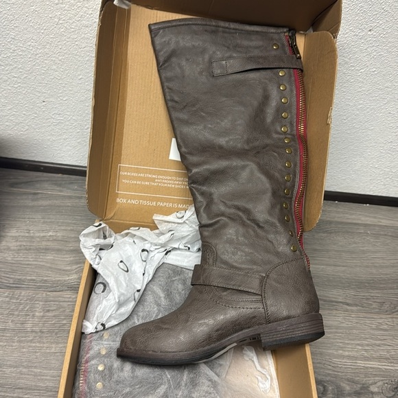 Journee Collection Women's Spokane Stacked Heel Riding Boots - Picture 5 of 5